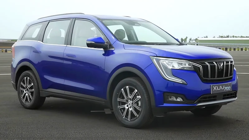 Mahindra XUV700 Review 2026: Mileage (9–12 km/l City), Specs & Variants