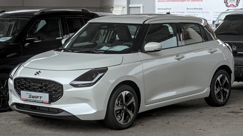 Maruti Swift Review 2026: Mileage (18–20 km/l City), Specs & Variants